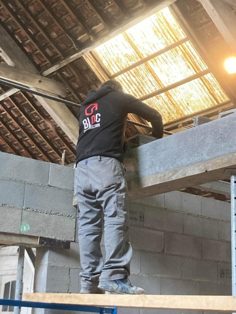 Travaux de rénovation de couverture IDF avec Agira Bâtiments