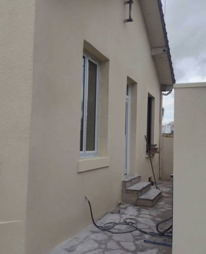 Ravalement de façade IDF réalisé par Agira Bâtiments